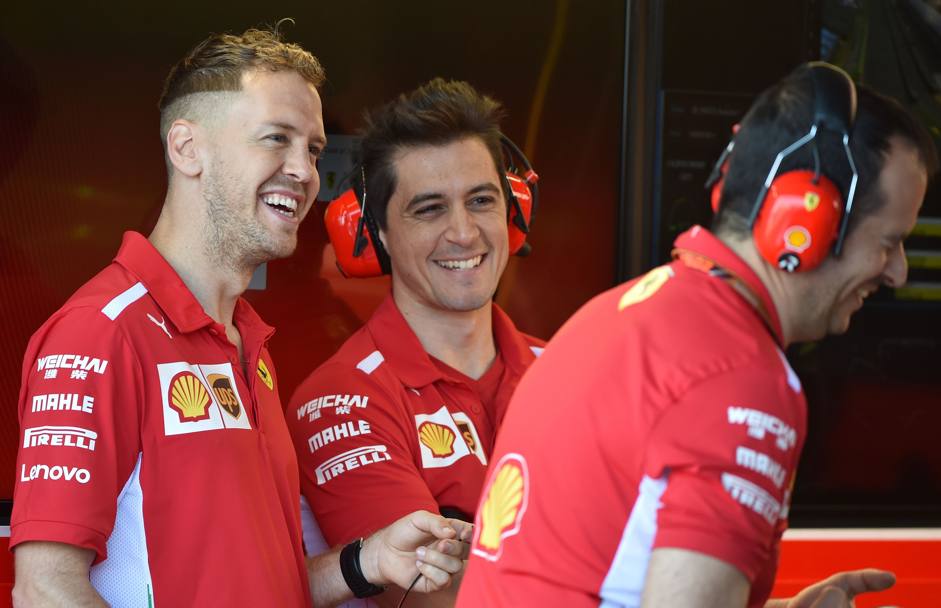 Sorrisi ai box Ferrari per Vettel. Afp